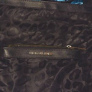 Micheal Kors Kelsey Crossbody Luxe Animal Jaquard Print Handbag. Like New